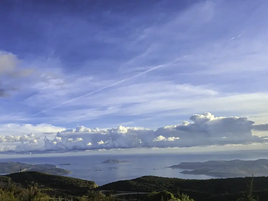 High-altitude luxury villa with infinity pool and panoramic sea views at 650m